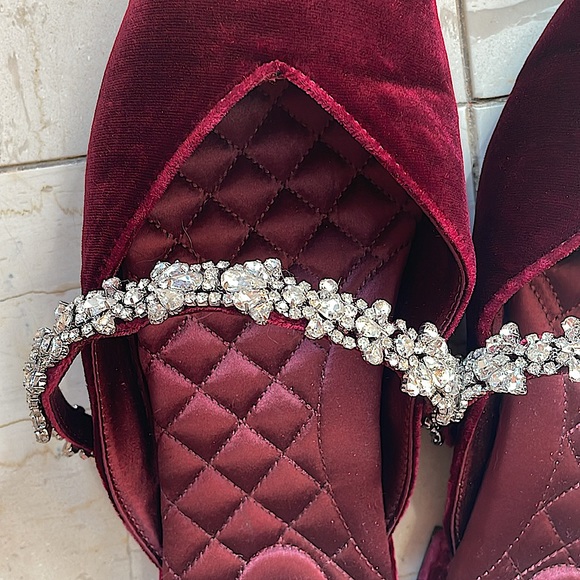 Birdies The Swan Wine Velvet crystal Gem Bracelet Slip-On, almost new! - Picture 2 of 9